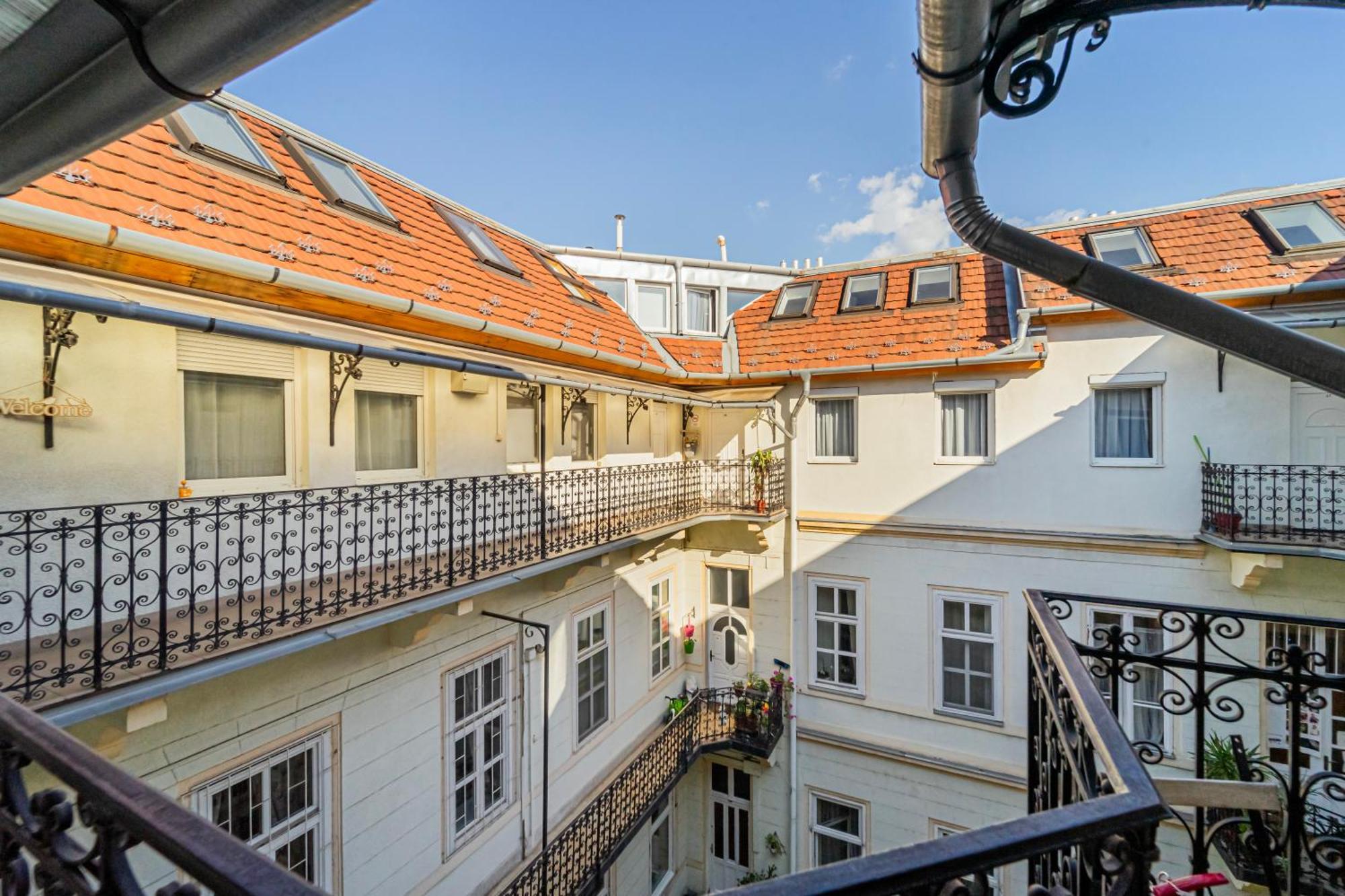 Exclusive & Central Duplex Residence By Prestige Homes Budapest Exterior photo